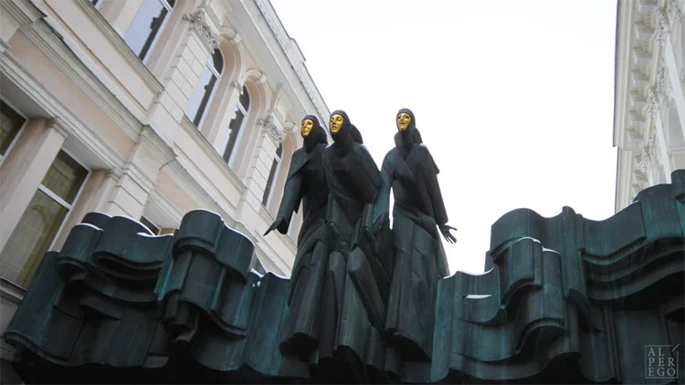 baltic-circle-0304-three-muses.jpg