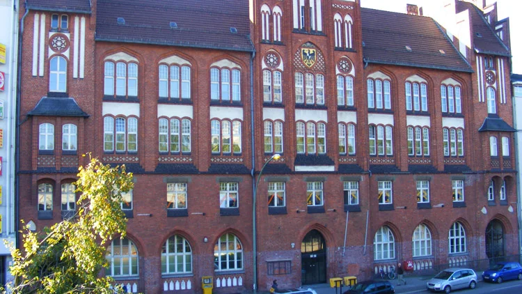 22 old building berlin.jpg