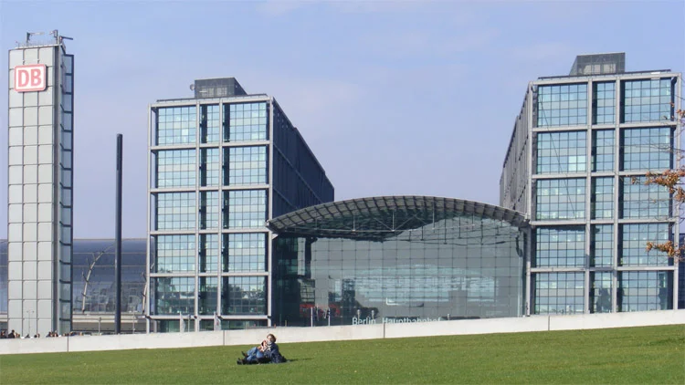 65 Berlin Hauptbahnhof alperego.jpg