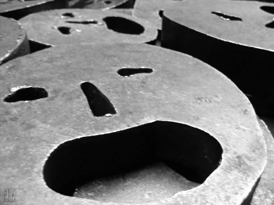 … with metal faces on its floor. Some people are getting on them for taking photos, but I couldn’t step on them.