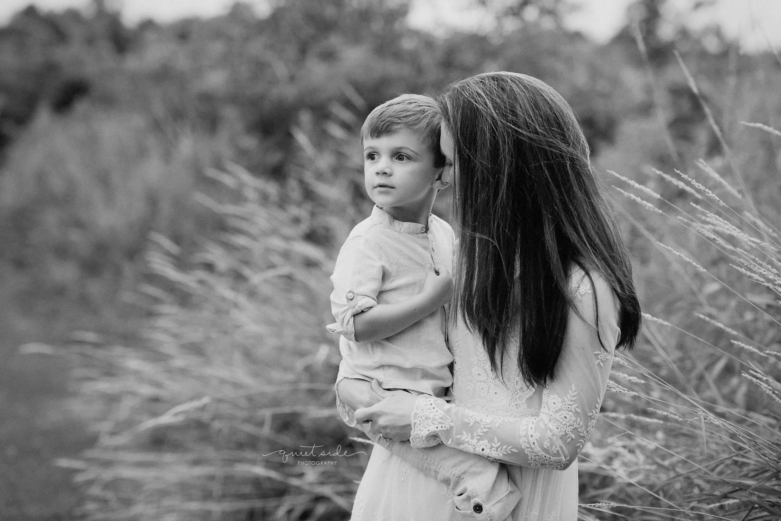 Witinok_Motherhood_Family_LoudounCounty_NorthernVA_Virginia_Family_Photographer_Sunset_Field.jpg