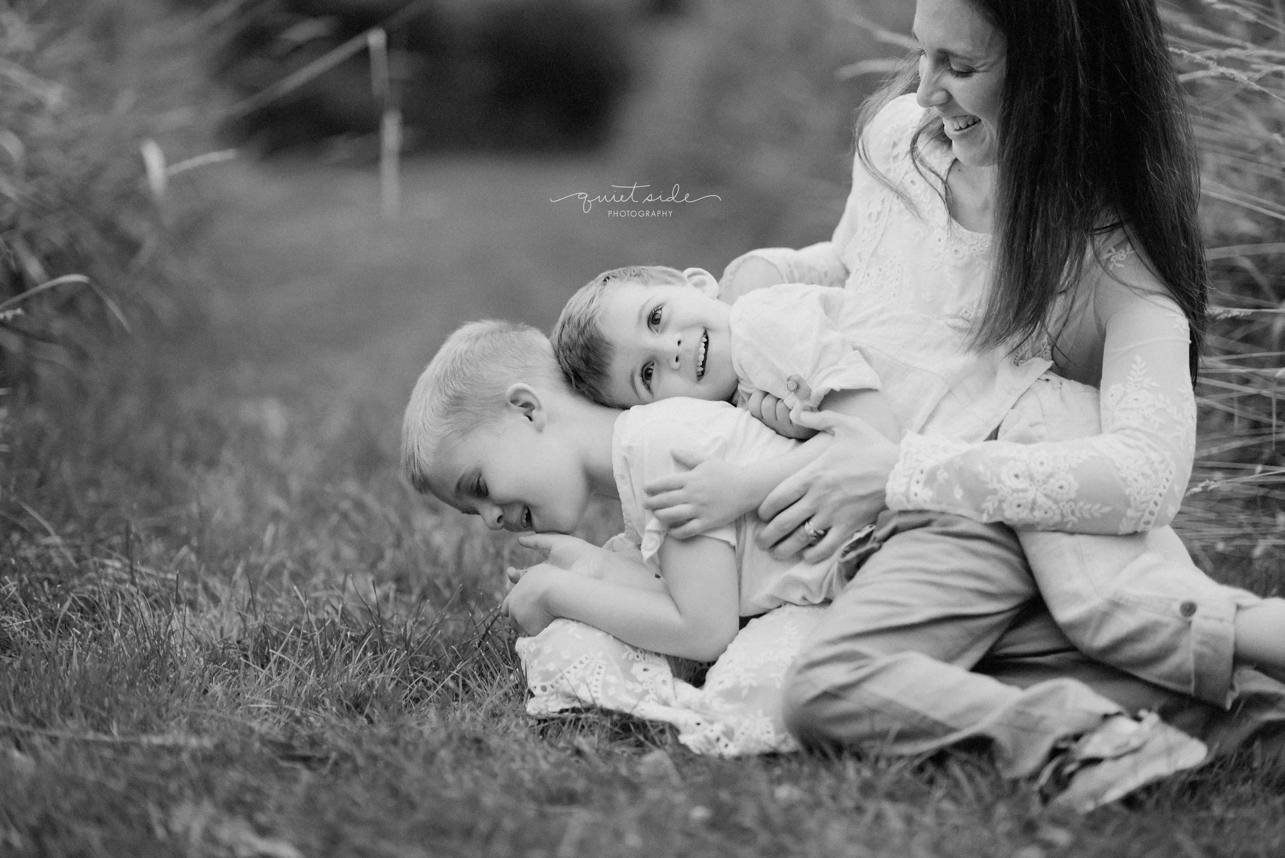 Witinok_Motherhood_Family_LoudounCounty_NorthernVA_Virginia_Family_Photographer_Sunset_Field.jpg
