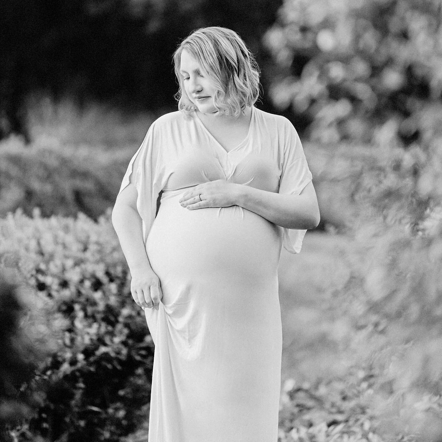 Sneak peak from the most dreamy maternity session from this past weekend. Anxiously awaiting the film images to come back. 
.
.
.
#loudouncountyphotographer #loudouncountynewbornphotographer #northernvaphotographer #northernvanewbornphotographer #nov
