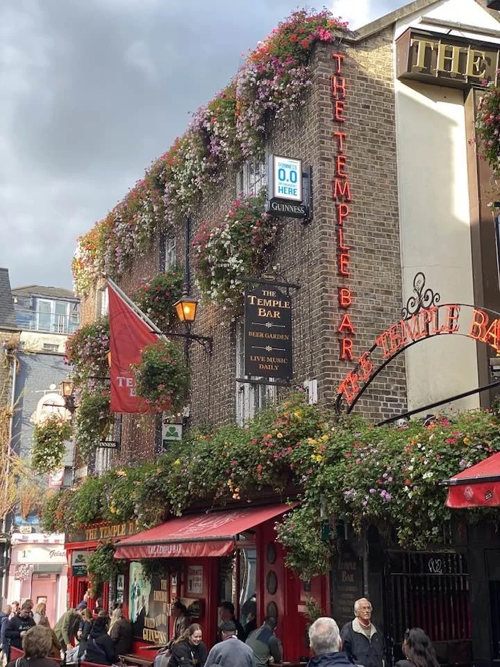Temple Bar Ireland.jpg