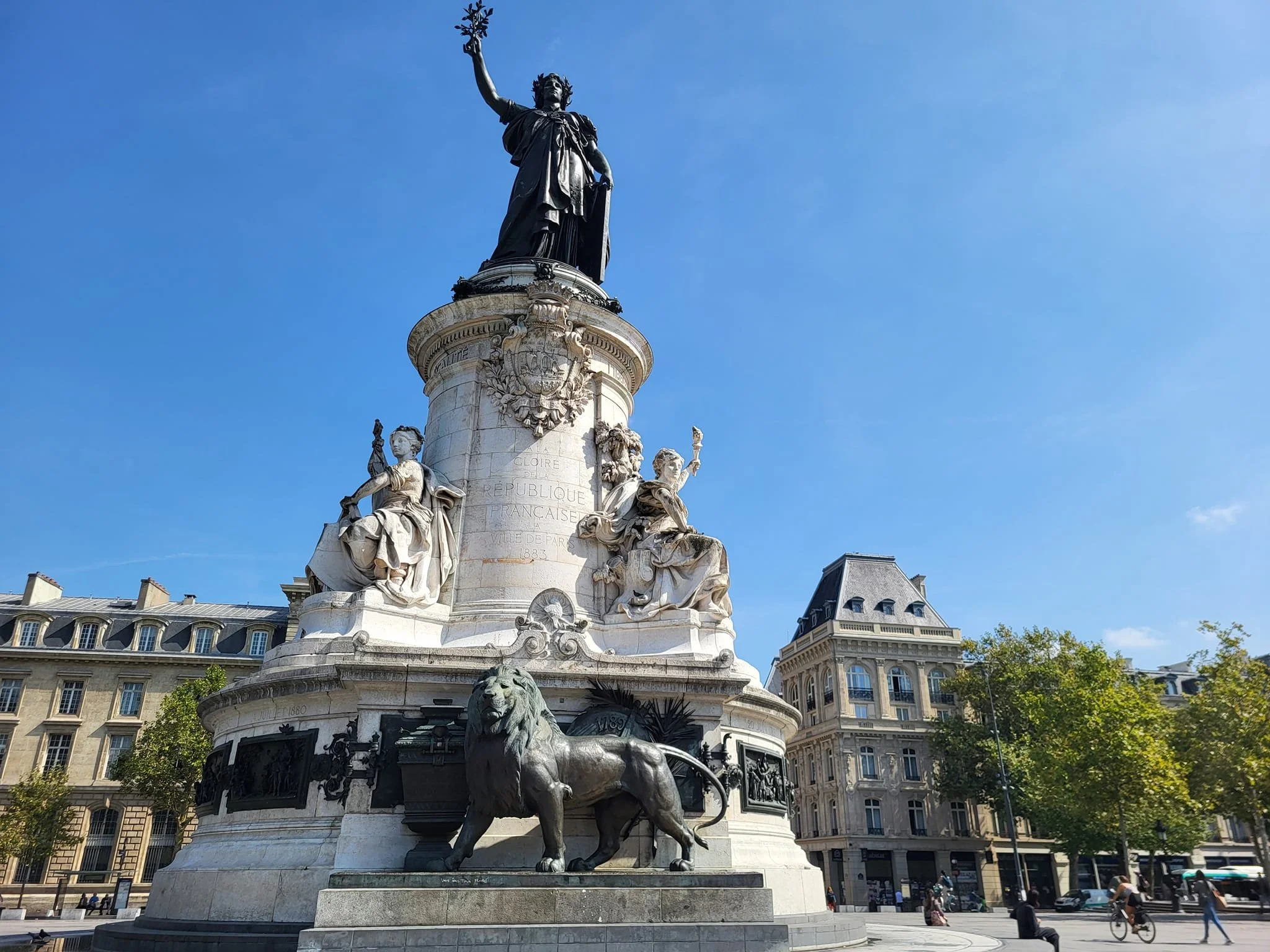 monument a la republique.jpg