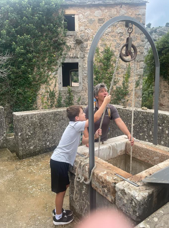 Hiking Hvar.png
