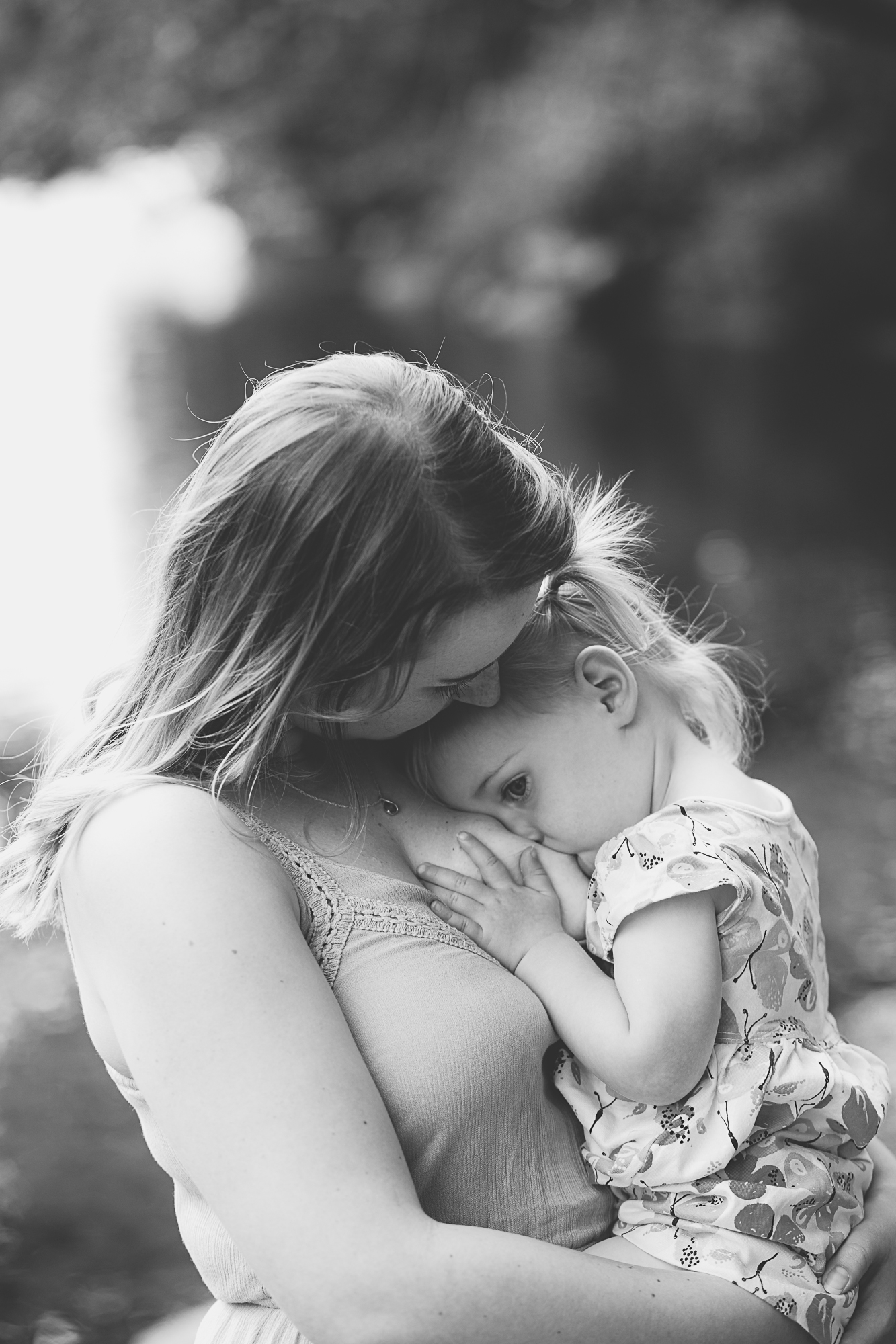 beautiful breastfeeding photography
