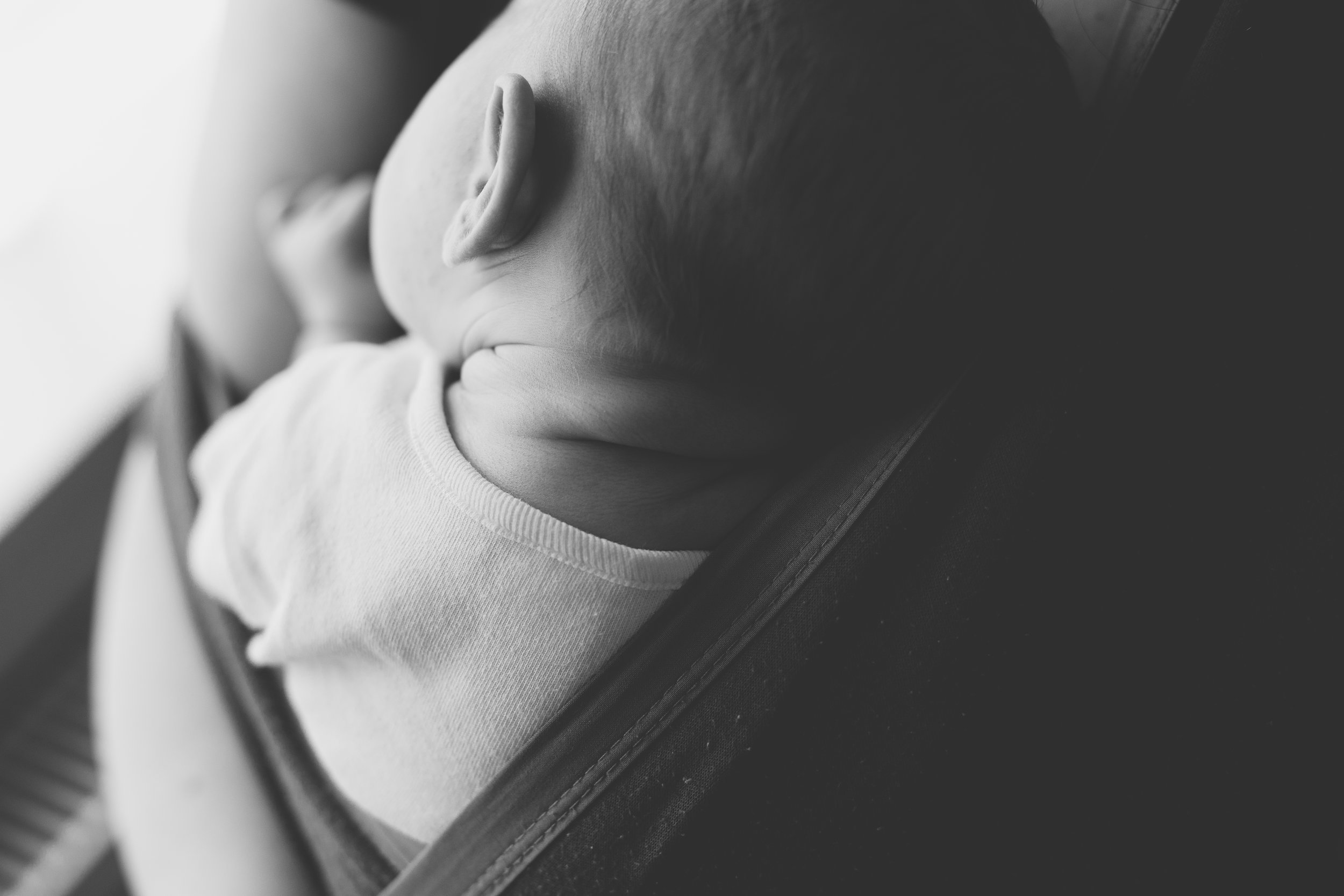 relaxed newborn photography aberdeen