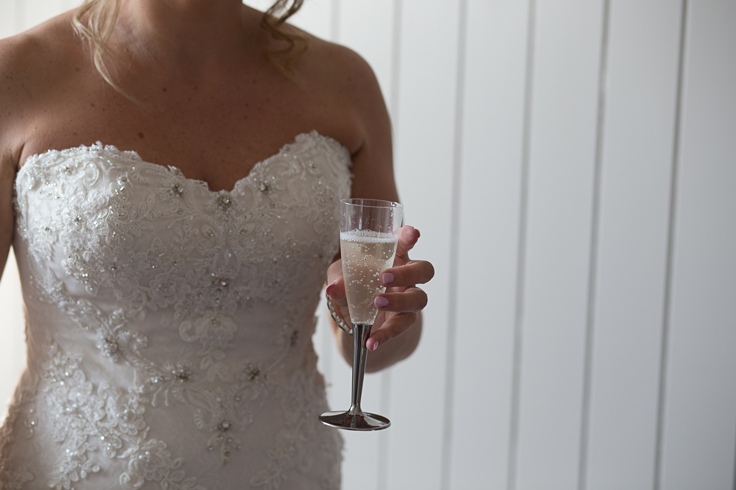  champagne, bride drinking champagne, wedding photographer in Scotland&nbsp; 