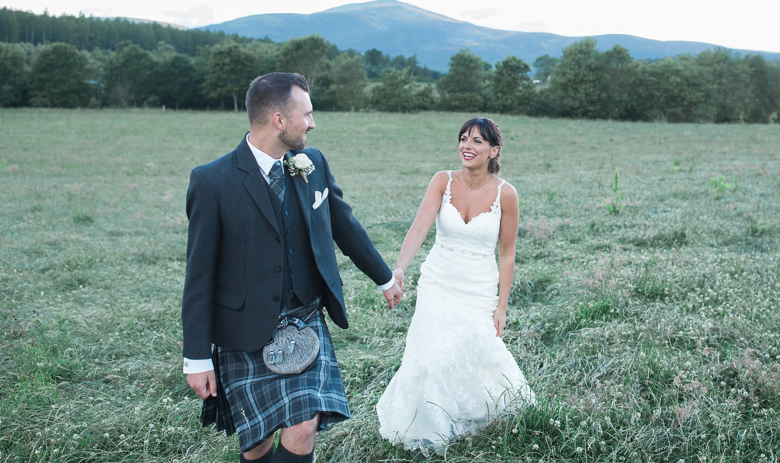  bride and groom, bride and groom in a field, alternative wedding photographer Scotland, alternative wedding photography Scotland, natural wedding photography aberdeen, Aberdeen wedding photographer, Aberdeen wedding photography, Scottish wedding, ou