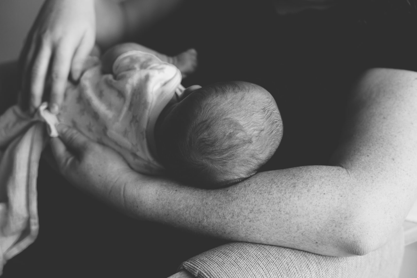  baby photographer aberdeen, breastfeeding photography, aberdeen newborn photographer 