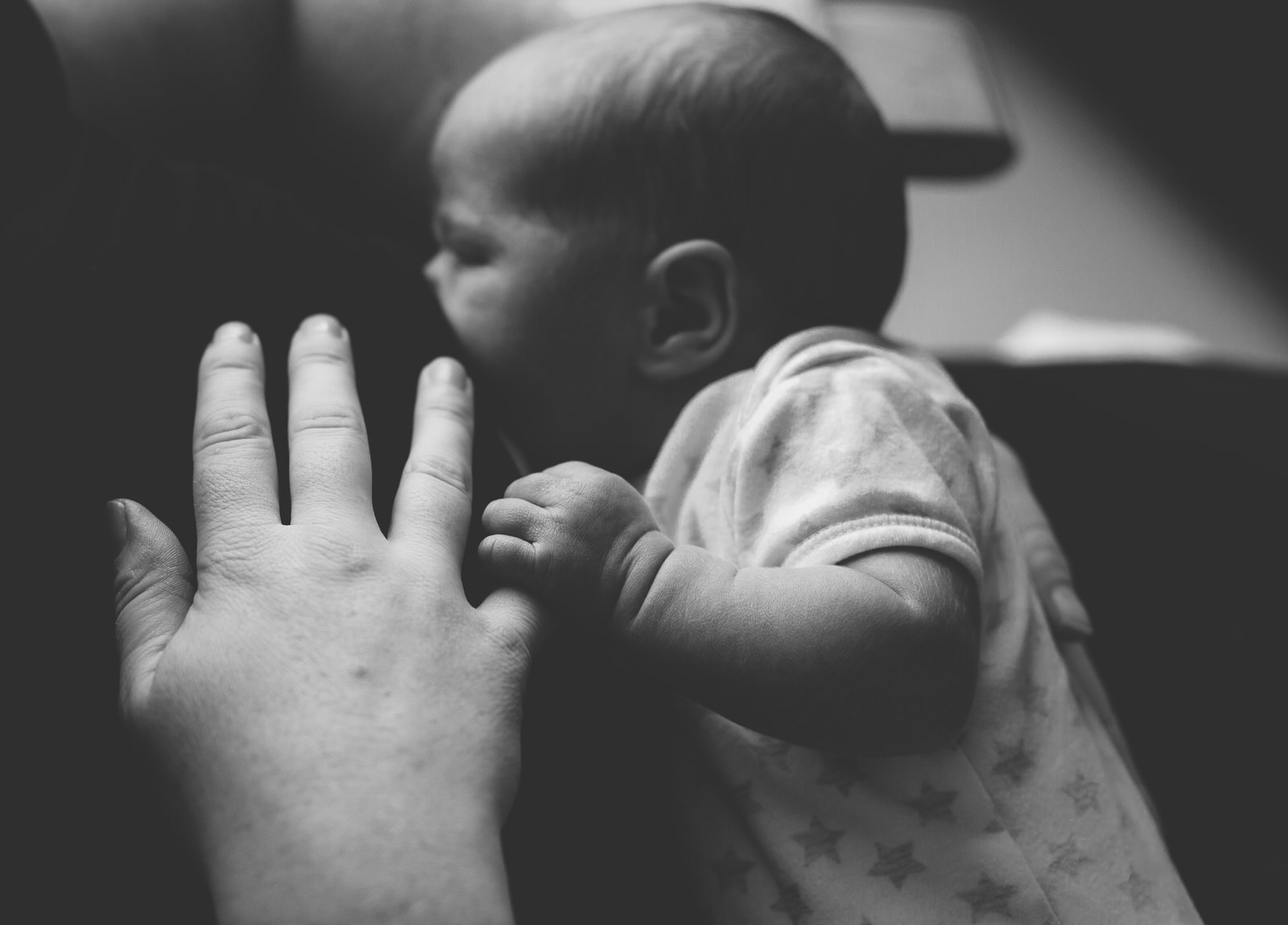  at home newborn session, lifestyle newborn session, natural newborn session, aberdeen baby photographer 