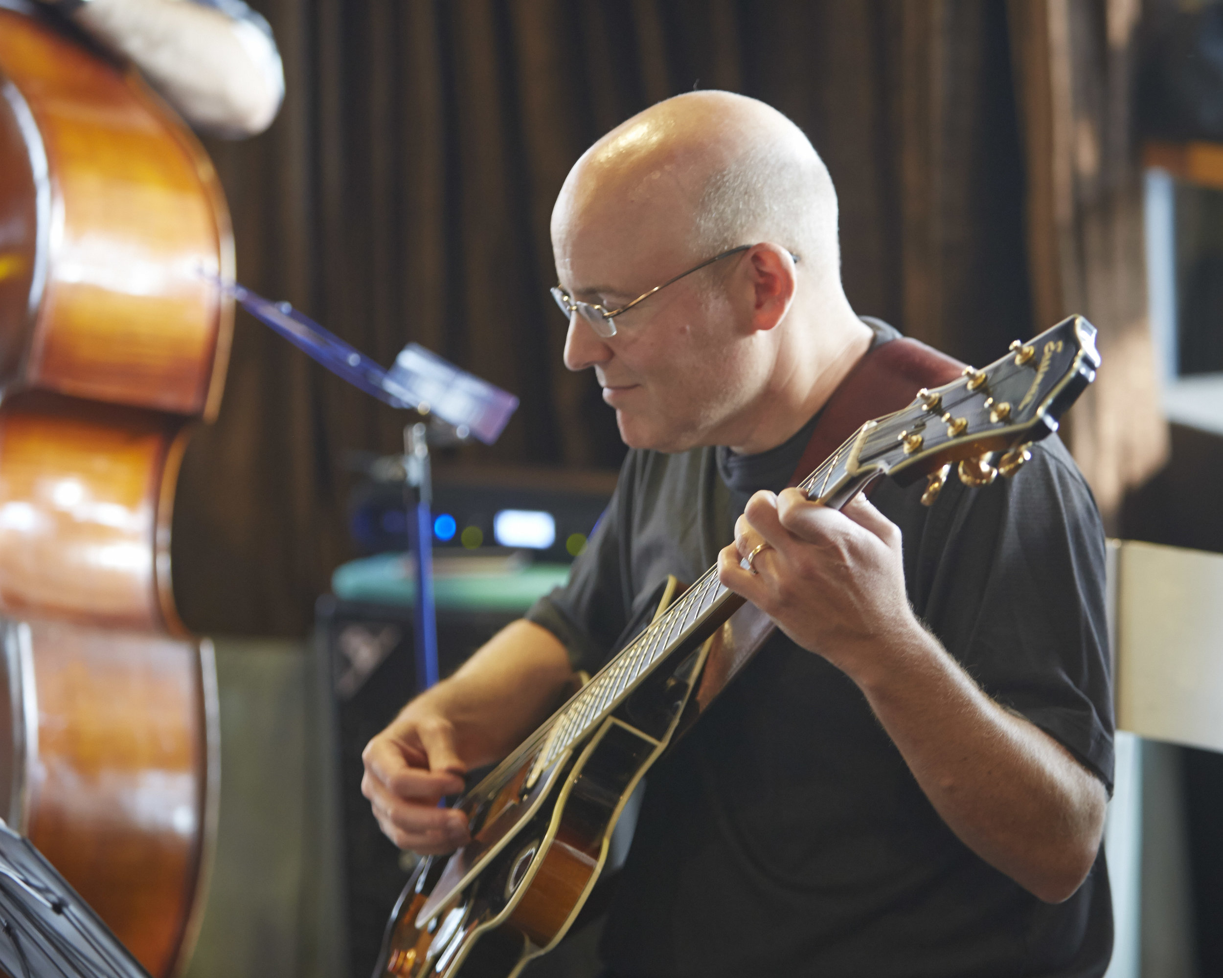 Guitarist Bob Sneider with Music Because Music at the Lovin' Cup in Rochester, NY, Aug 2016.
