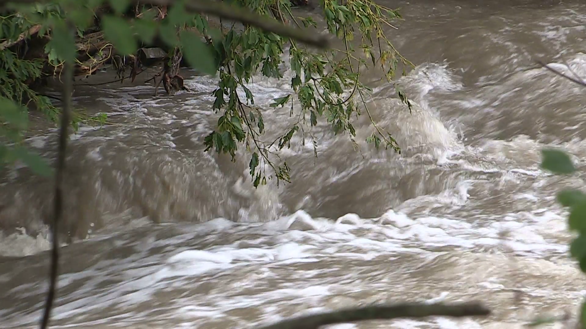 raging-river-after-flooding-rain-storm_bpdkdshm__F0000.png