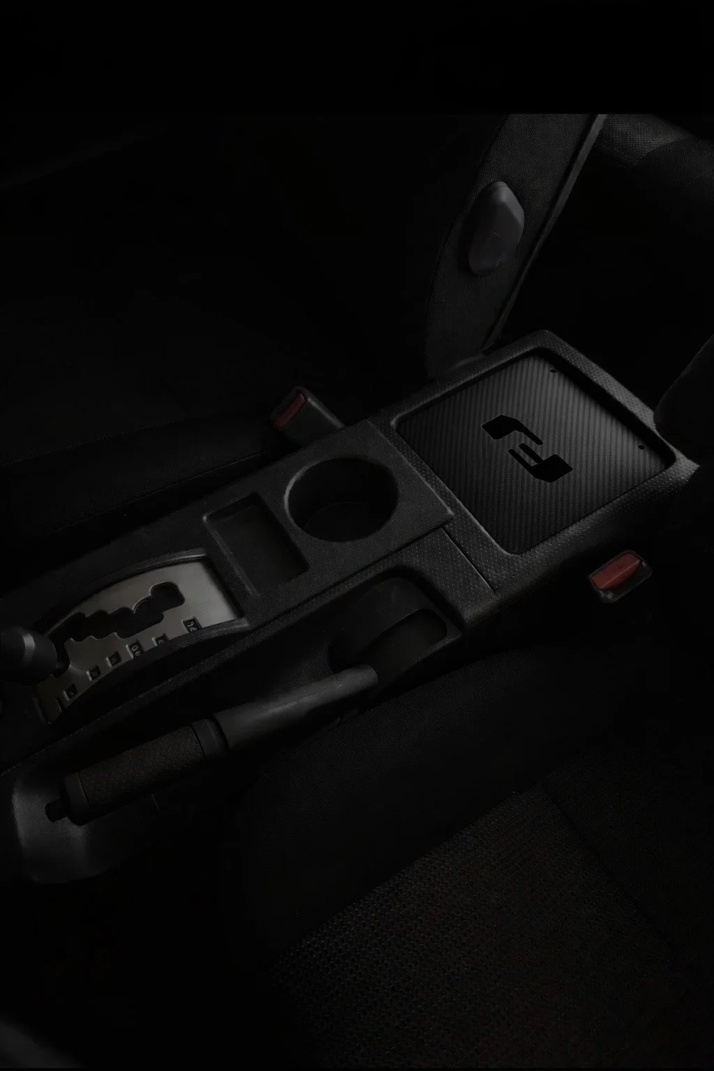 VM FJ CRUISER CONSOLE COVER LID CARBON.jpg