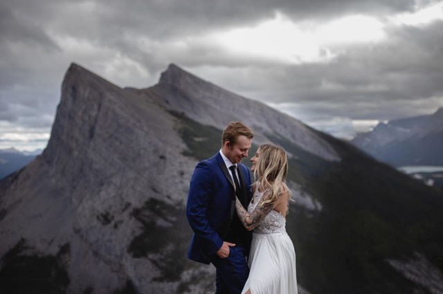 Their first date was a crazy adventure up ha ling peak, so what better place to take their wedding photos🗻🖤
&bull;
&bull;
&bull;
&bull;
&bull;
&bull;
&bull;
&bull;
&bull;
&bull;
#calgaryweddingphotographers #canmorewedding #albertabride #yycbrides 