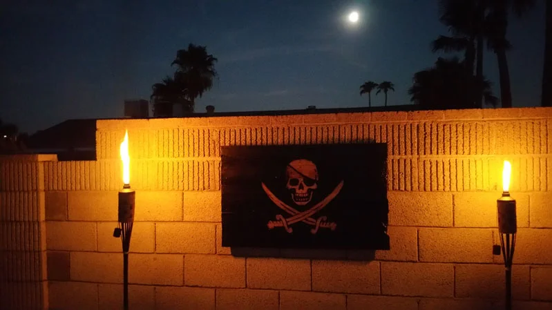 pirate_flag_torches.jpg