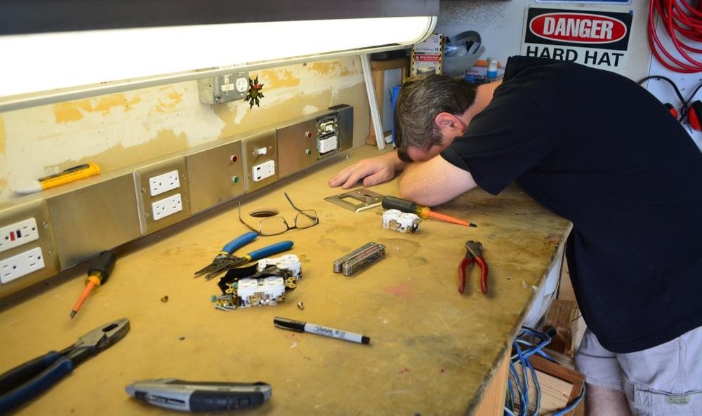 Building The Ultimate Work Power Strip More Az Diy Guy - Diy Power Strip Surge Protector Building The Ultimate Work Power Strip More Az Diy Guy - Diy Power Strip Surge Protector