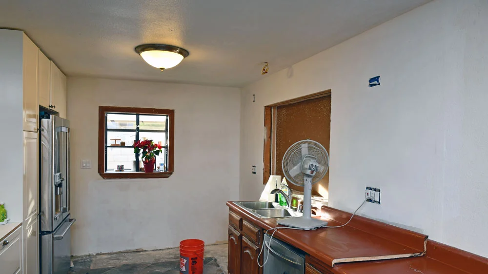 19-primed-kitchen-walls.jpg