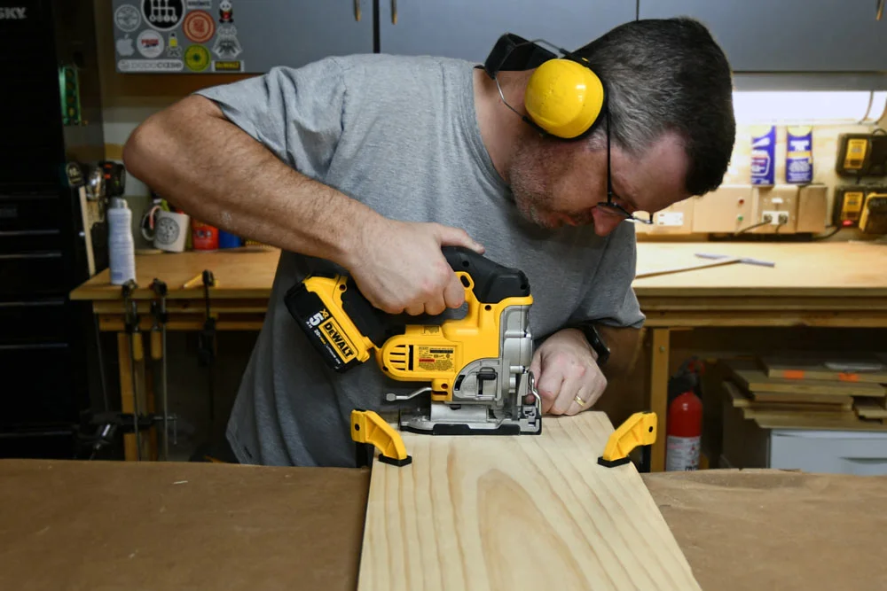 The DEWALT DCS331M1 20V Max Lithium Ion Jigsaw