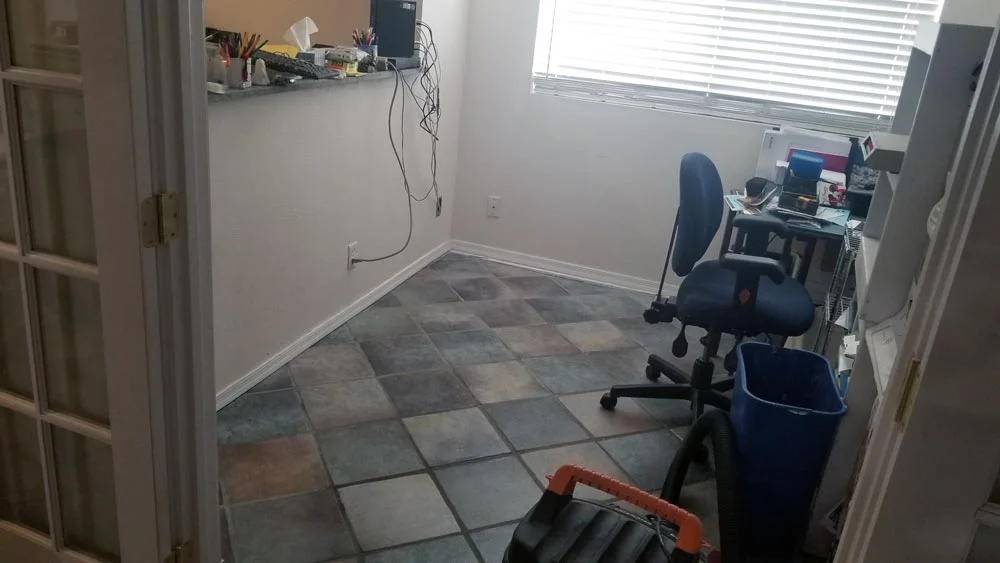 messy-office-clutter.jpg