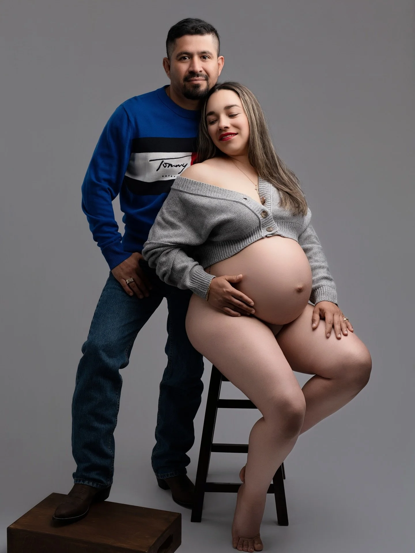 I&rsquo;ve been doing more &ldquo;every day&rdquo; outfit looks lately and I am loving them. Bow your sessions could be a good mix of every day looks, fancy dresses and semi nud3 ! What a great mix!

#adrianareyesphoto #maternity #pregnantandperfect 