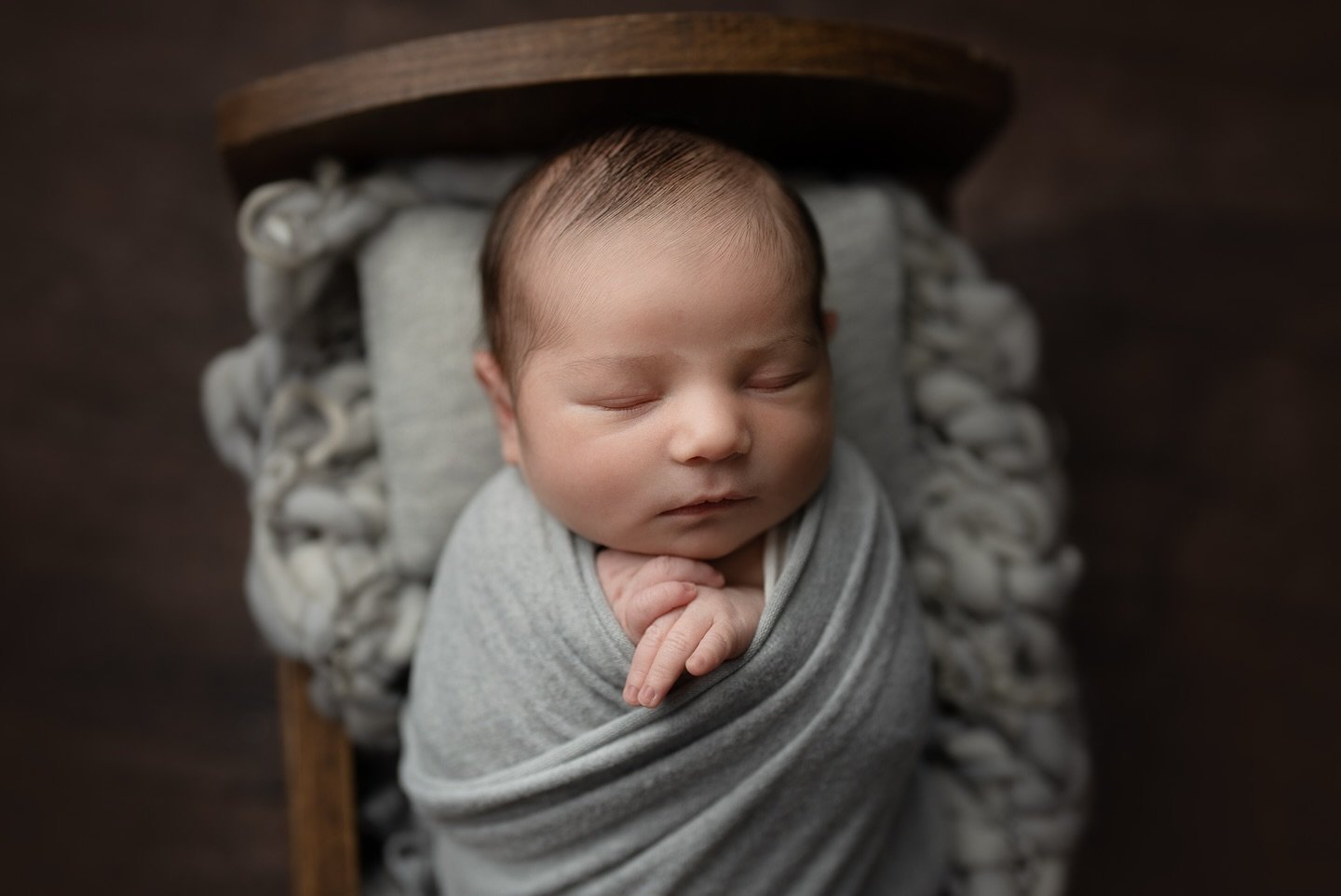 This cutie made me fall in LOVE with grey! I couldn&rsquo;t pick just one, I love them all!

#adrianareyesphoto #newbornsession #babyboy