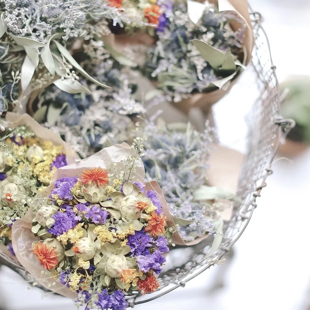 Petals and MossA horticulturist for over 25 years, Nancy Lee believes in using seasonal blooms and foliage available from local growers. Her aesthetic is wild and natural and personalized for everyone she works with.