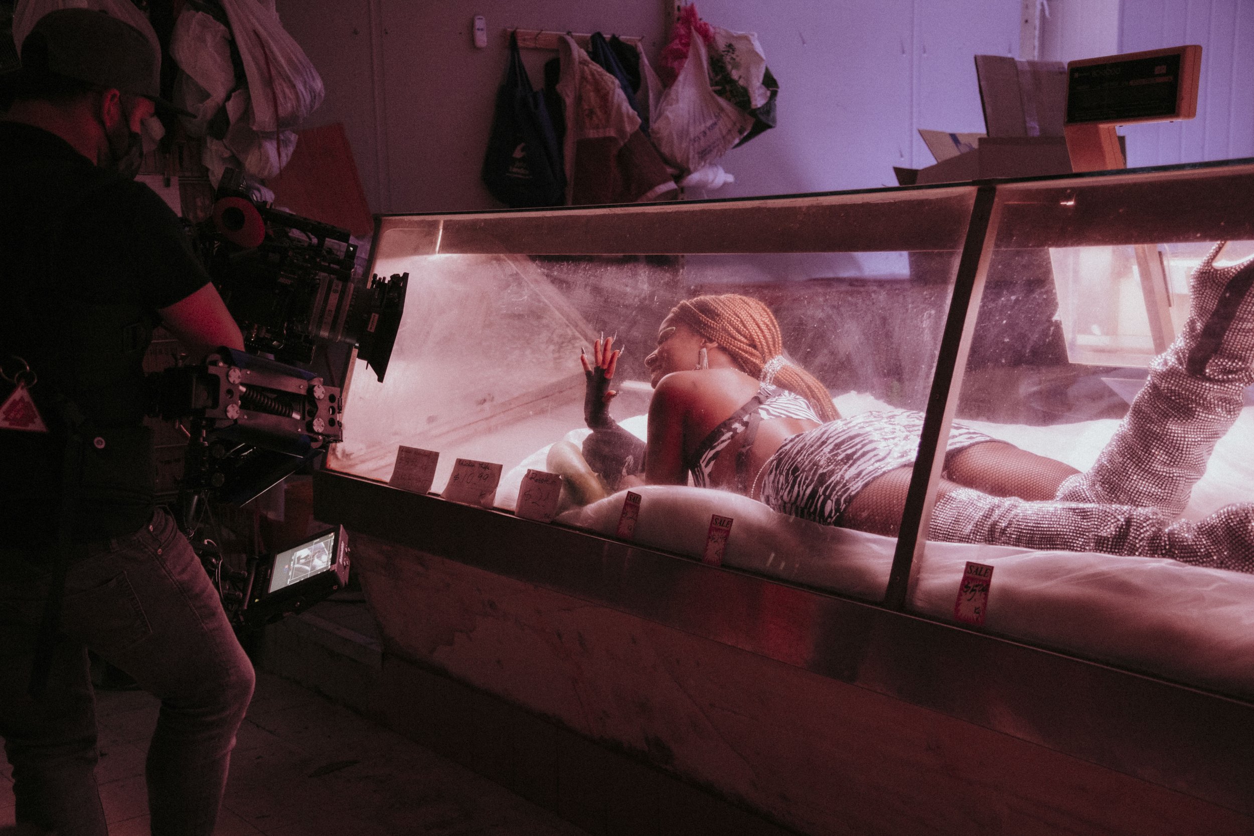 KYE_FQ_STILLS_LDV_1_23.JPG