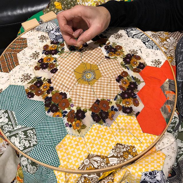 #quilting the #grandmothersflowergarden #slowstitch finishing a quilt started by Lucy Bessant in the #1970s 
#vintagefabric #patchwork#ladyprojects