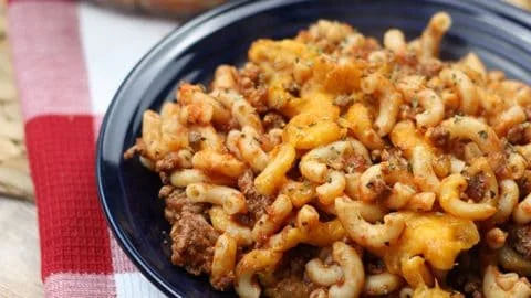 Homemade-Cheesy-Beefaroni-480x270.jpg (Copy)
