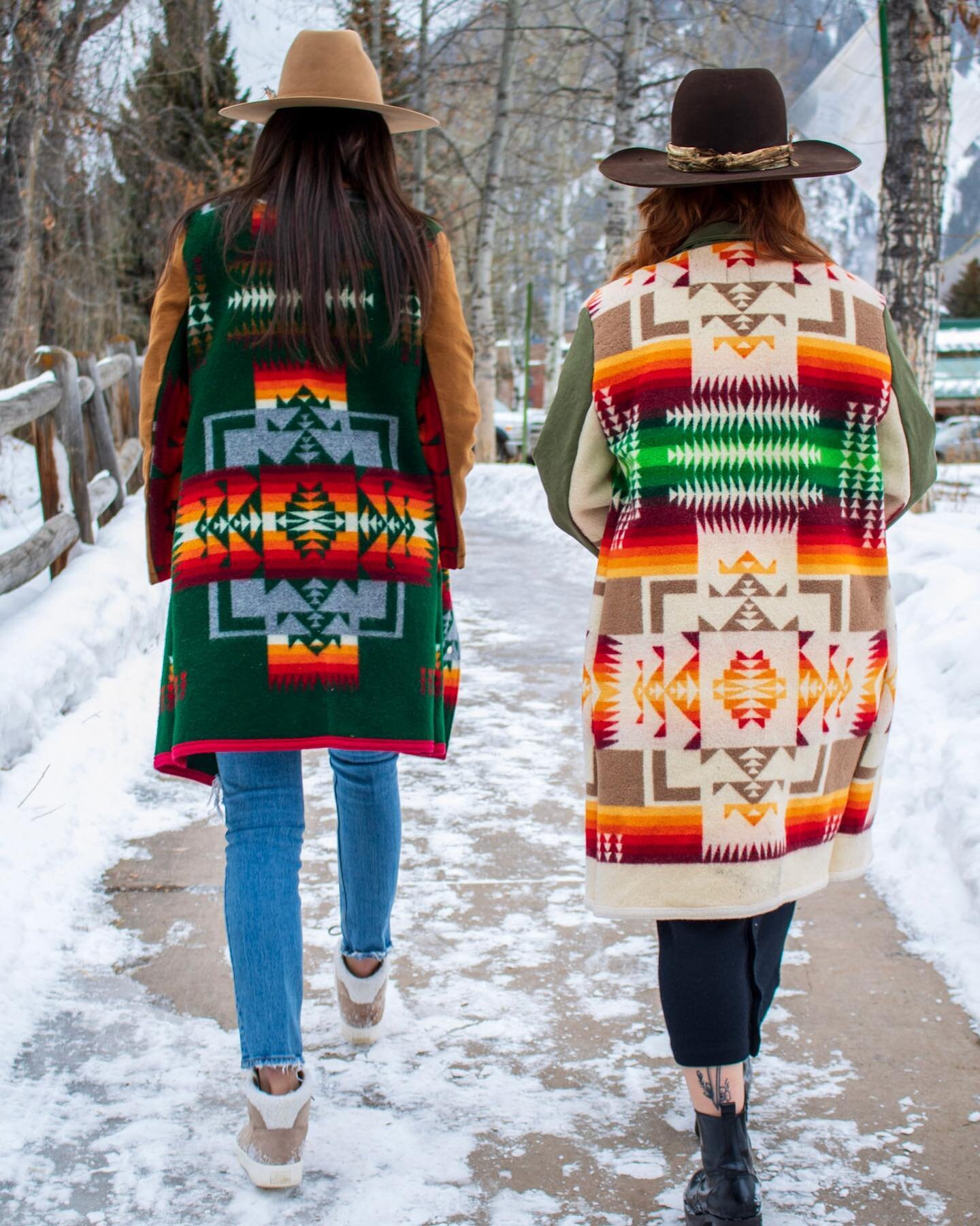 Available in store in Aspen! ✵ These gorgeous handcrafted coats are made with vintage Pendleton blankets. 
&bull;
&bull;
&bull; 📸 @scoutphoto 
#aspenhatter #customhats #bespoke #artisans #locallymade #customhat #hatter #westernvibes #aspen #aspenco 