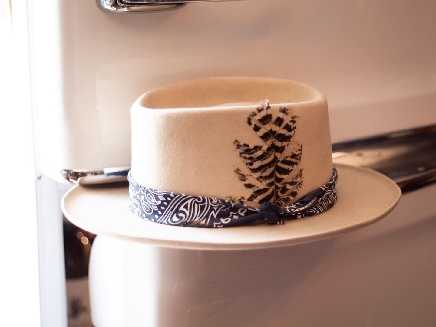 ⋆ Stay classy, my friends ⋆ 
&bull;
&bull; 📷 @waywardroamer 
#aspenhatter #customhats #bespoke #artisans #locallymade #customhat #hatter #westernvibes #aspen #aspenco #austintx #austin365 #handmade #customized #hatshots #hats #style #bohostyle #potd