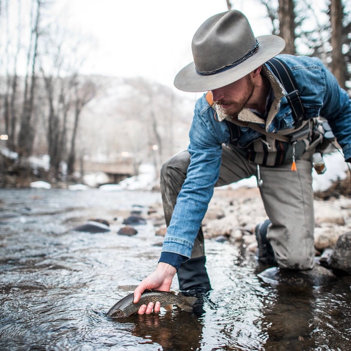 &lsquo;Rivers &amp; the inhabitants of the watery elements are made for wise men to contemplate.&rsquo;- Izaac Walton 🎣
&bull;
&bull;
&bull; 📷 @siriraitto 
#aspenhatter #customhats #bespoke #artisans #locallymade #customhat #hatter #westernvibes #a