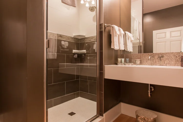 Room 3 BATH.jpg