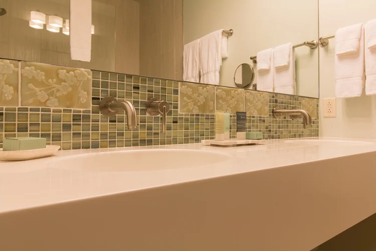 Room 4 SINK.jpg