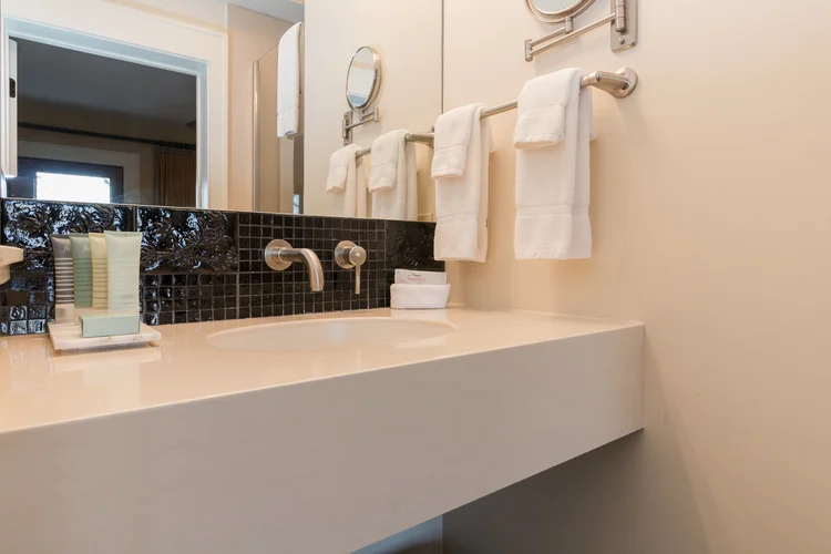 Room 8 BATH.jpg