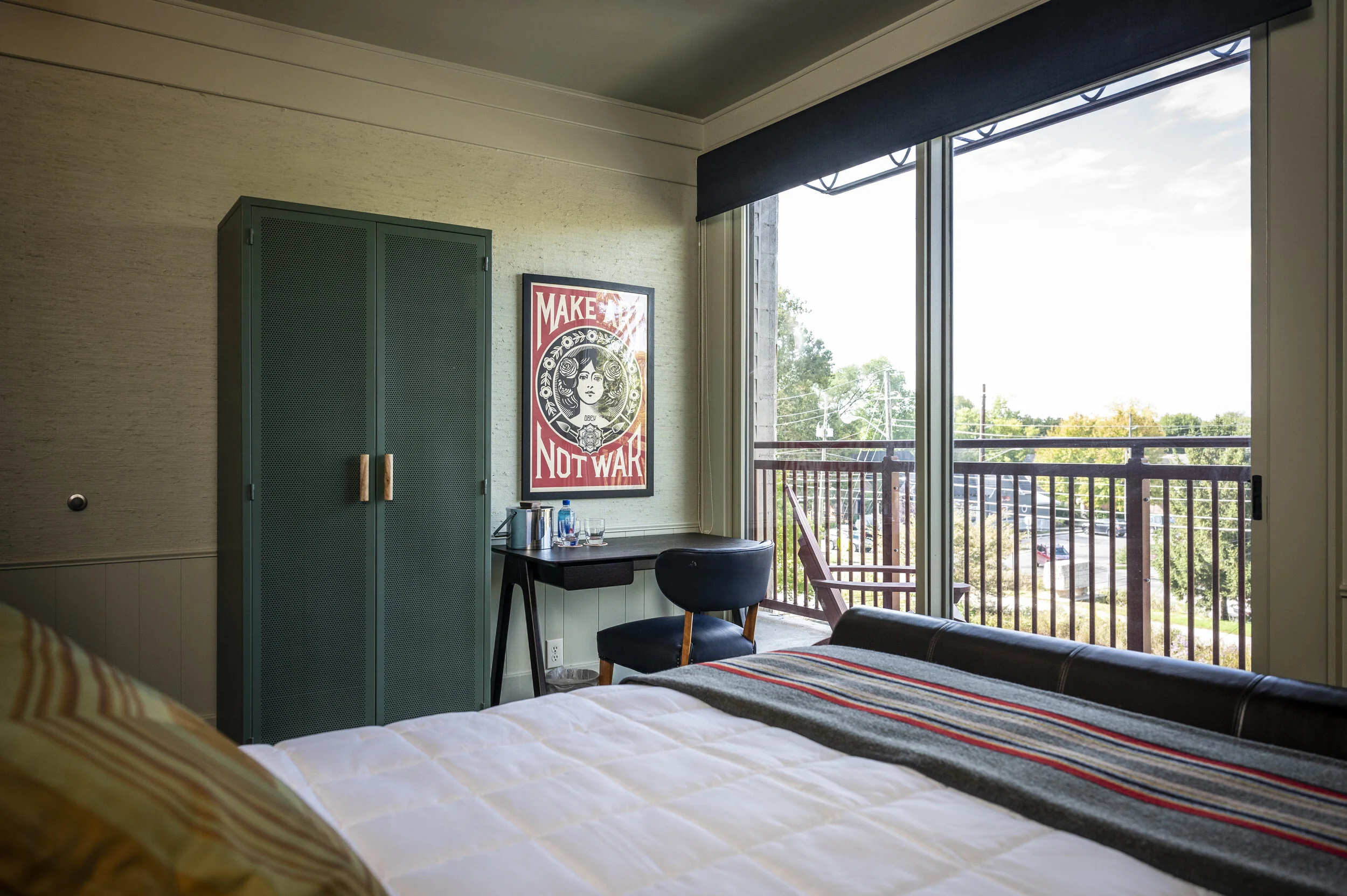 301 Bed 3.jpg