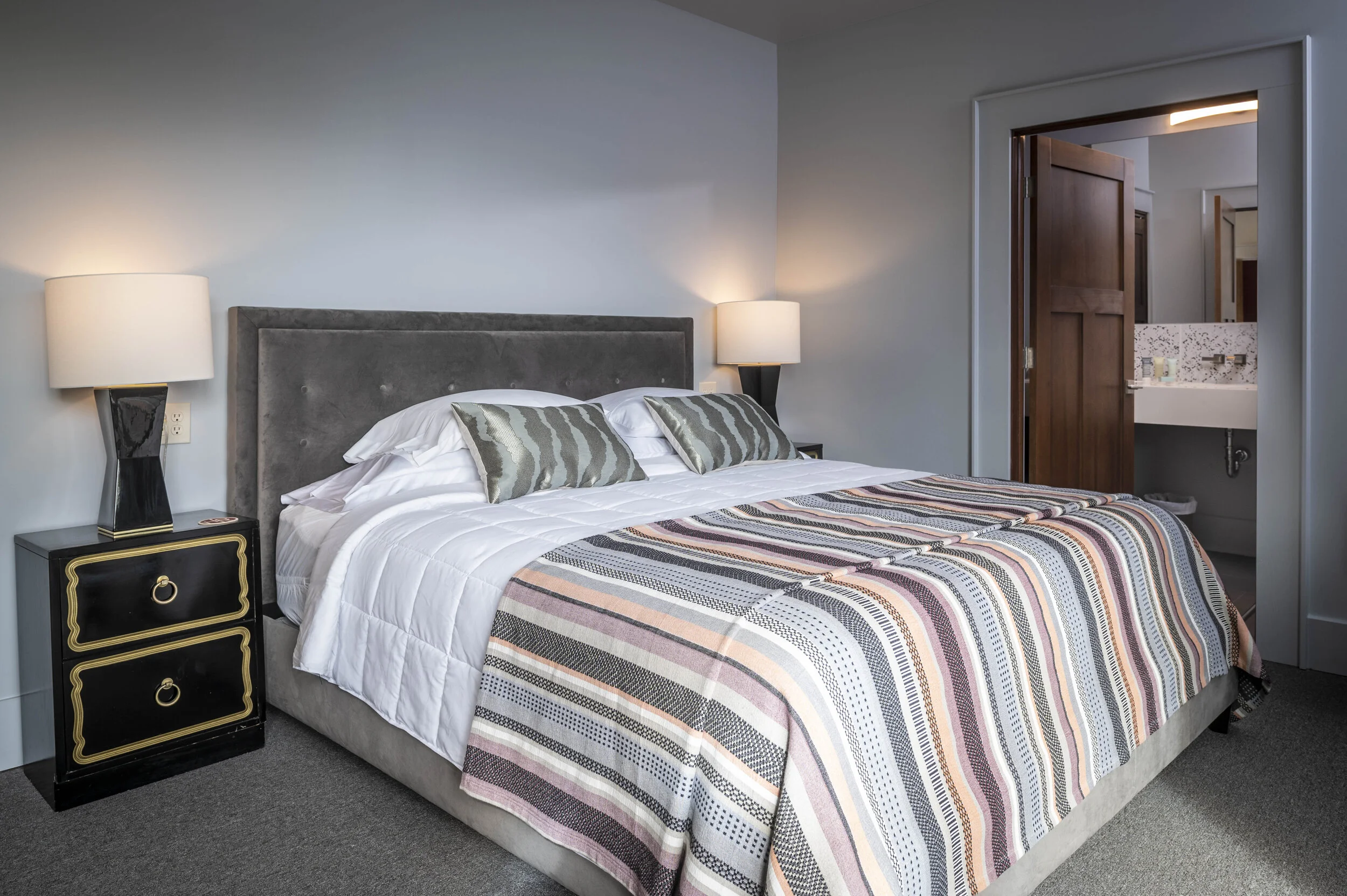 302 Bed 2.jpg