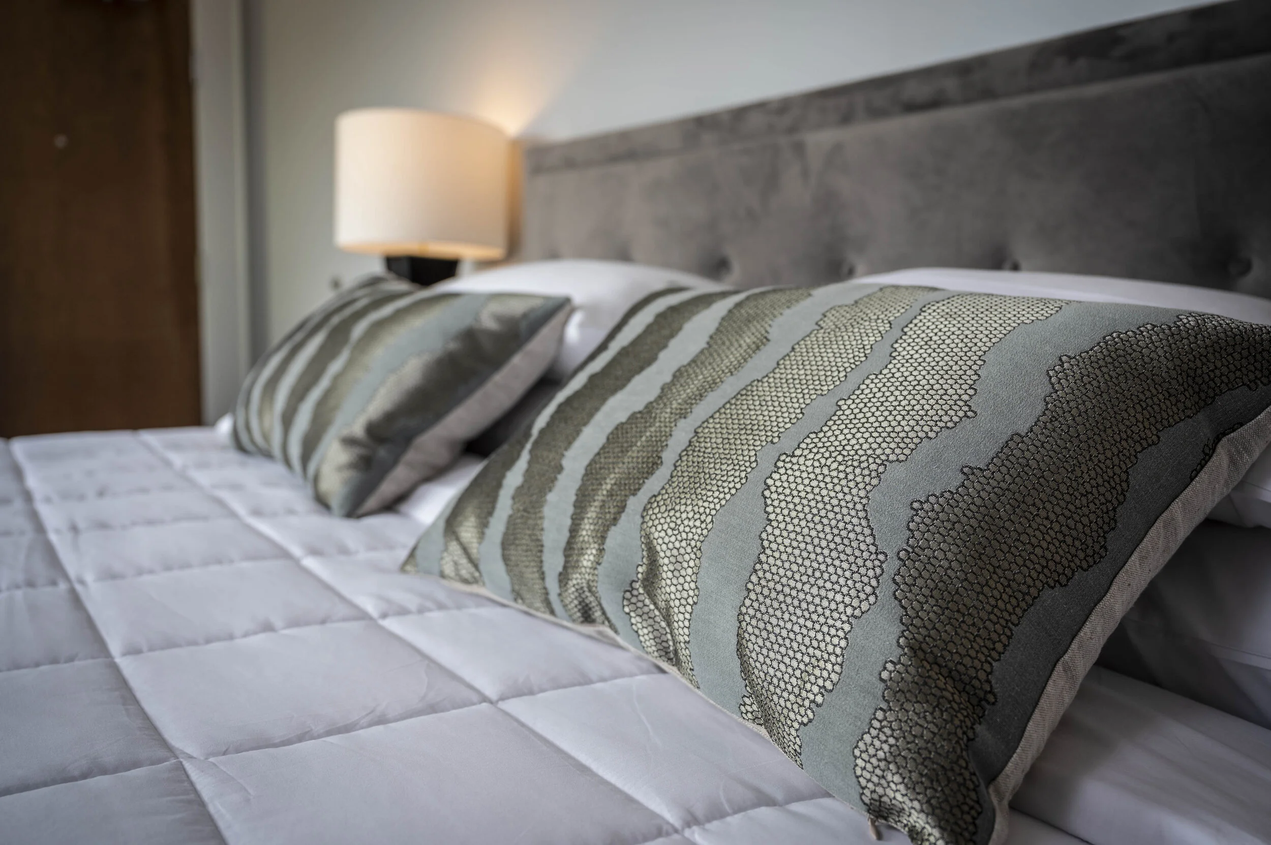 302 Bed 5.jpg