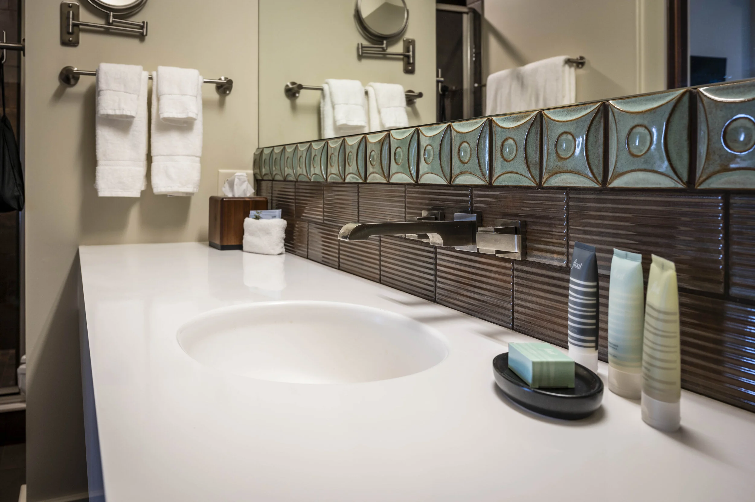 401 Bath 2.jpg