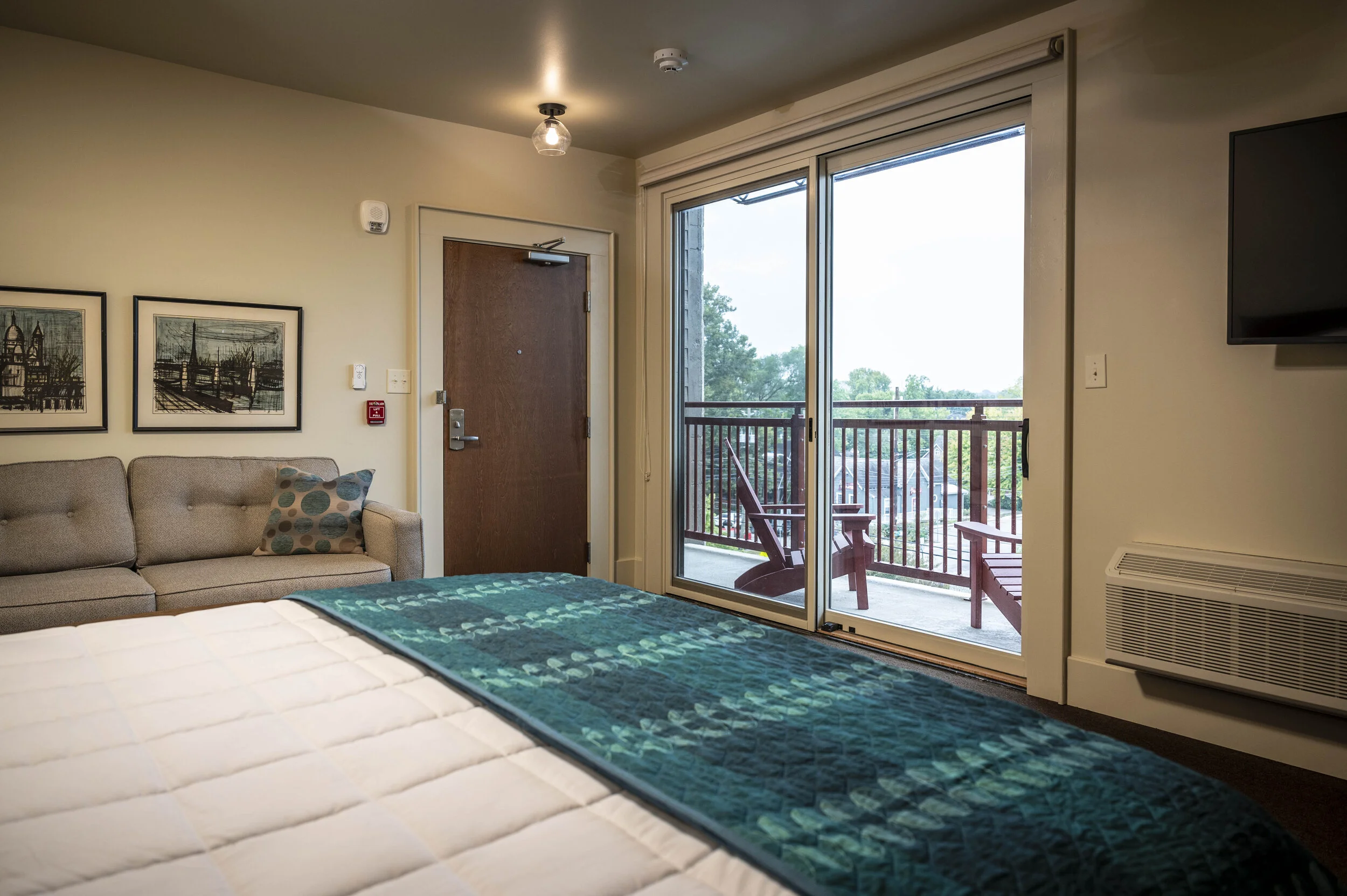 401 Bed 8.jpg