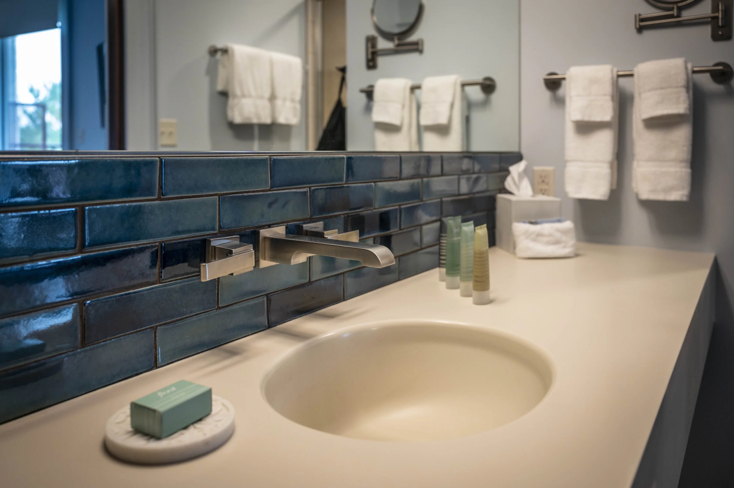 402 Bath 1.jpg