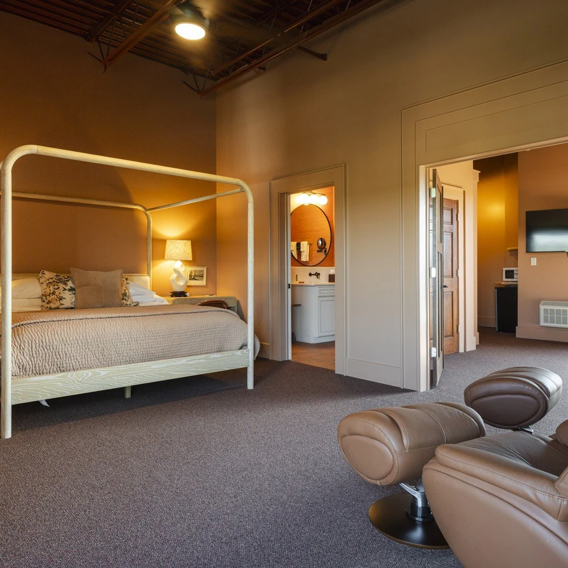 hotelbroadripple_0194-2-pano-(1)-square-1111x1111.jpg