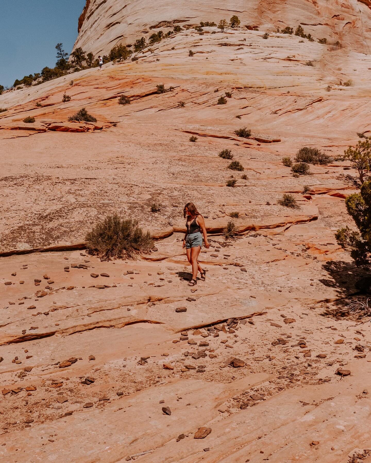 Heading back to the desert next month! ✨ We&rsquo;re planning to visit Sedona. Any must-do or must-see recommendations? 🧡 I&rsquo;ll be gathering inspiration for my upcoming collection and hoping to find some areas for foraging pigment, which seems 