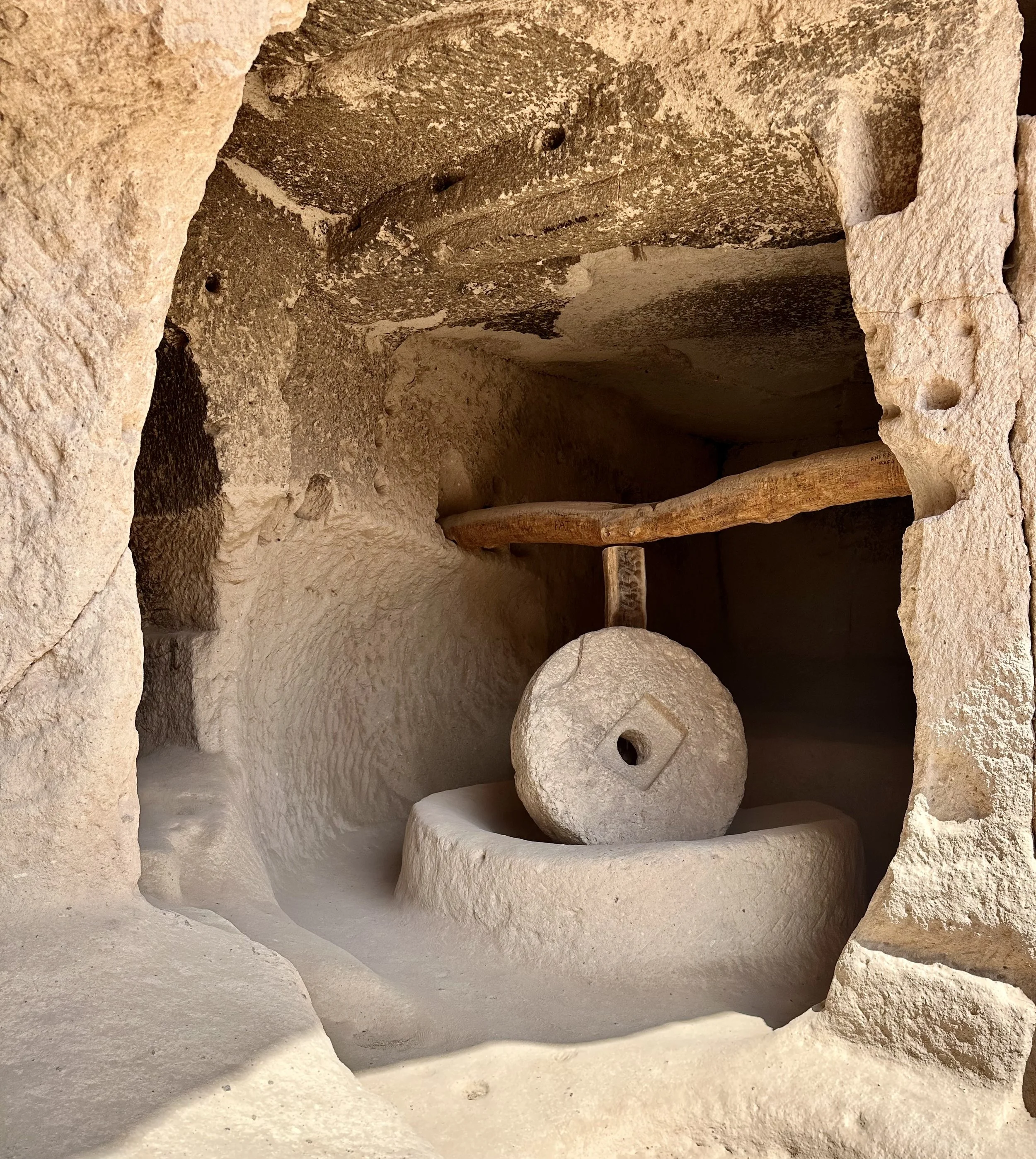 The milling stones of Zelve