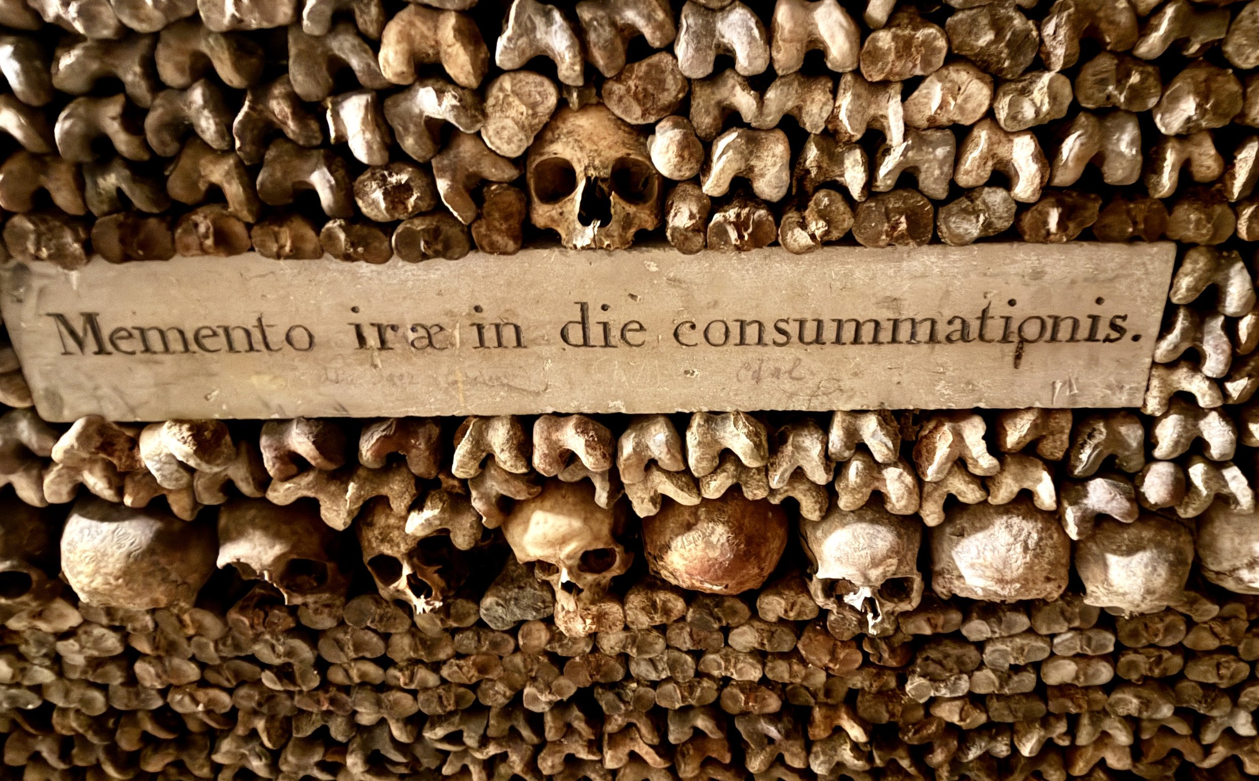 Latin phrase: "Remember the wrath of the end of the day" 