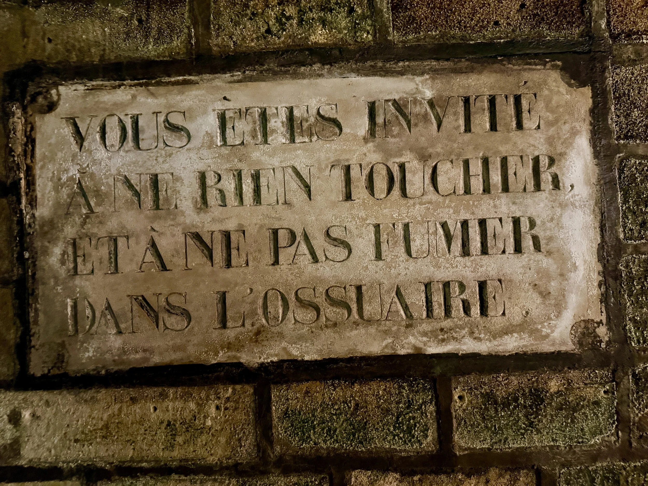 Simple translation: Don't touch! Don't smoke!