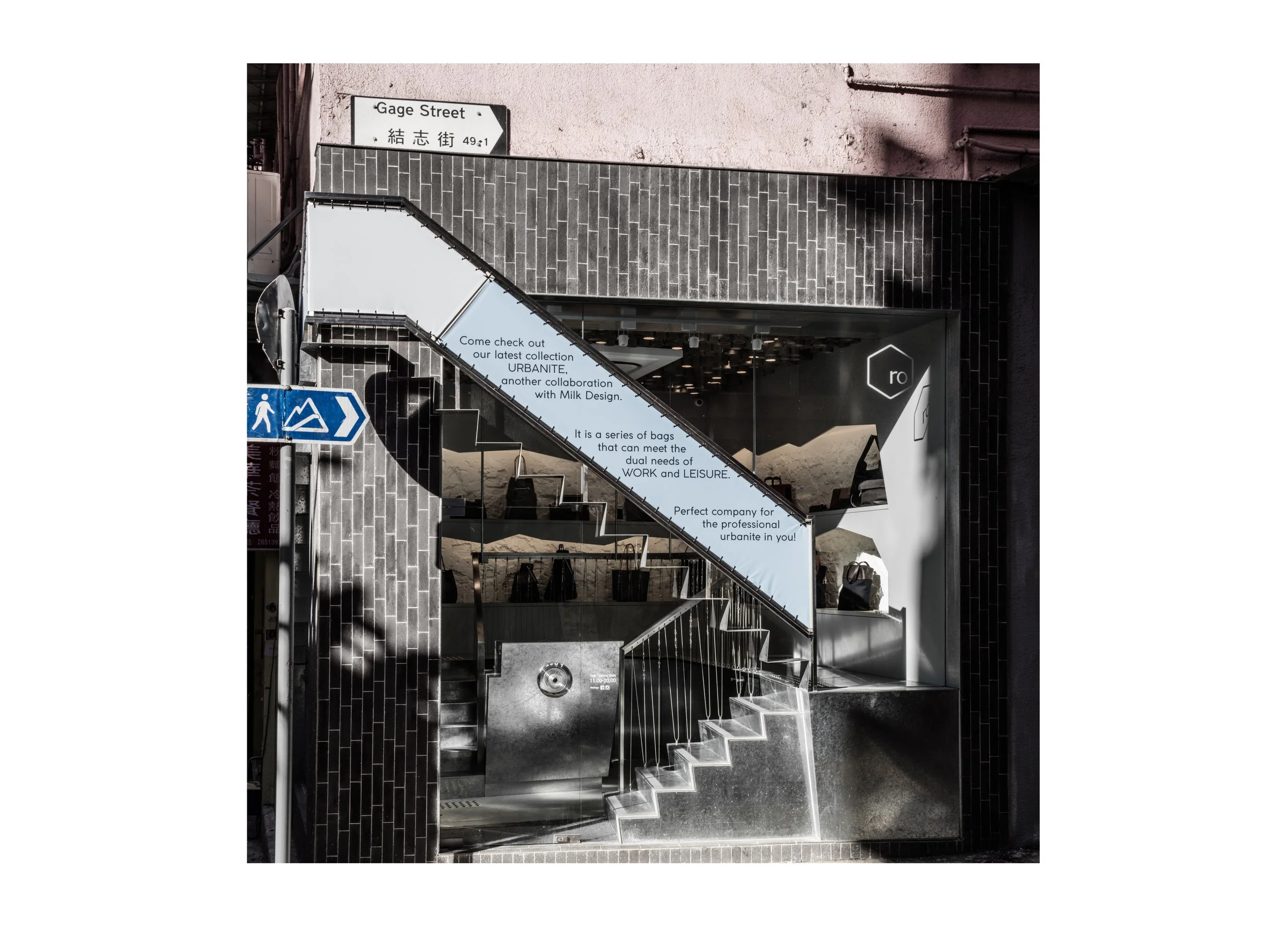  The shop's footprint is small, but is blessed with ample ceiling height of 4.2 meters. Our design exploits this vertical dimension by inserting a raised platform around the 2 edges of the space. The main merchandise display is also along these two w