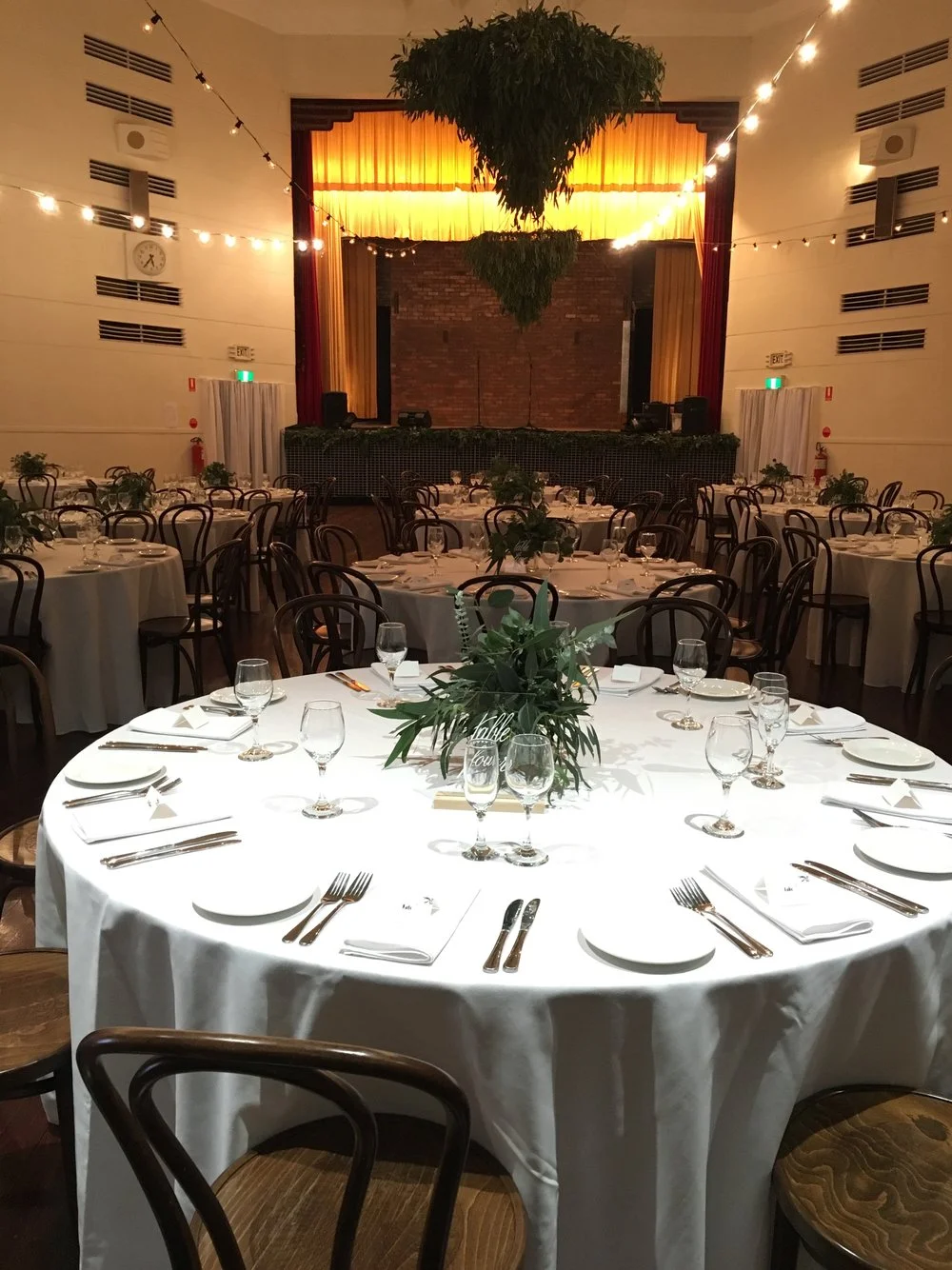 Round Table1.8m round Seats 8-10Requires cloth$15 each